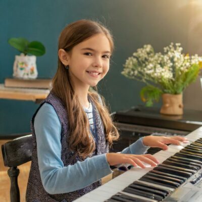 painless piano lessons for beginners help this young girl play the piano